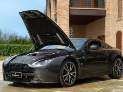Aston Martin VANTAGE S P10 