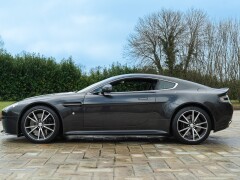 Aston Martin VANTAGE S P10 